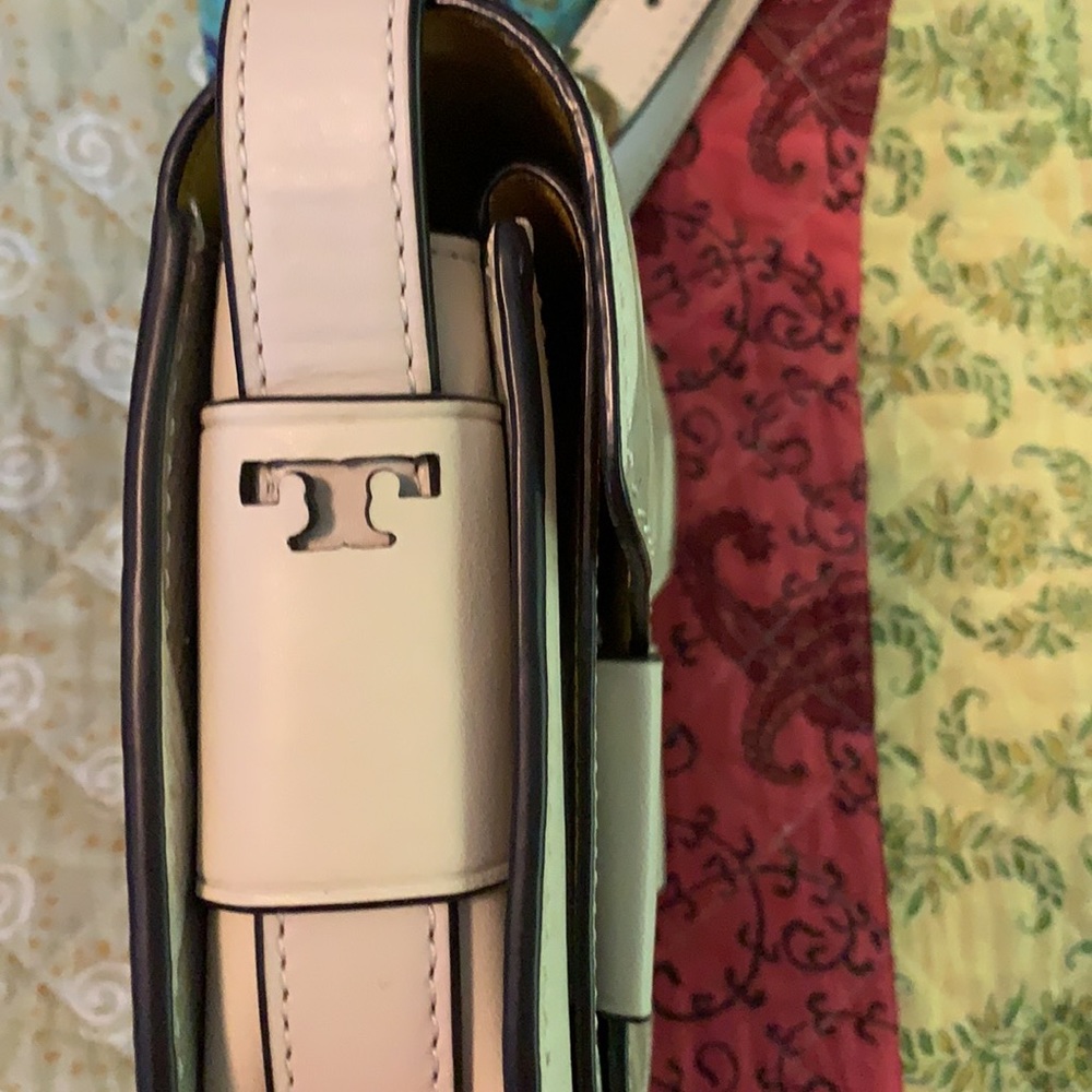 Modern Tory Burch purse - Picture 5 of 8
